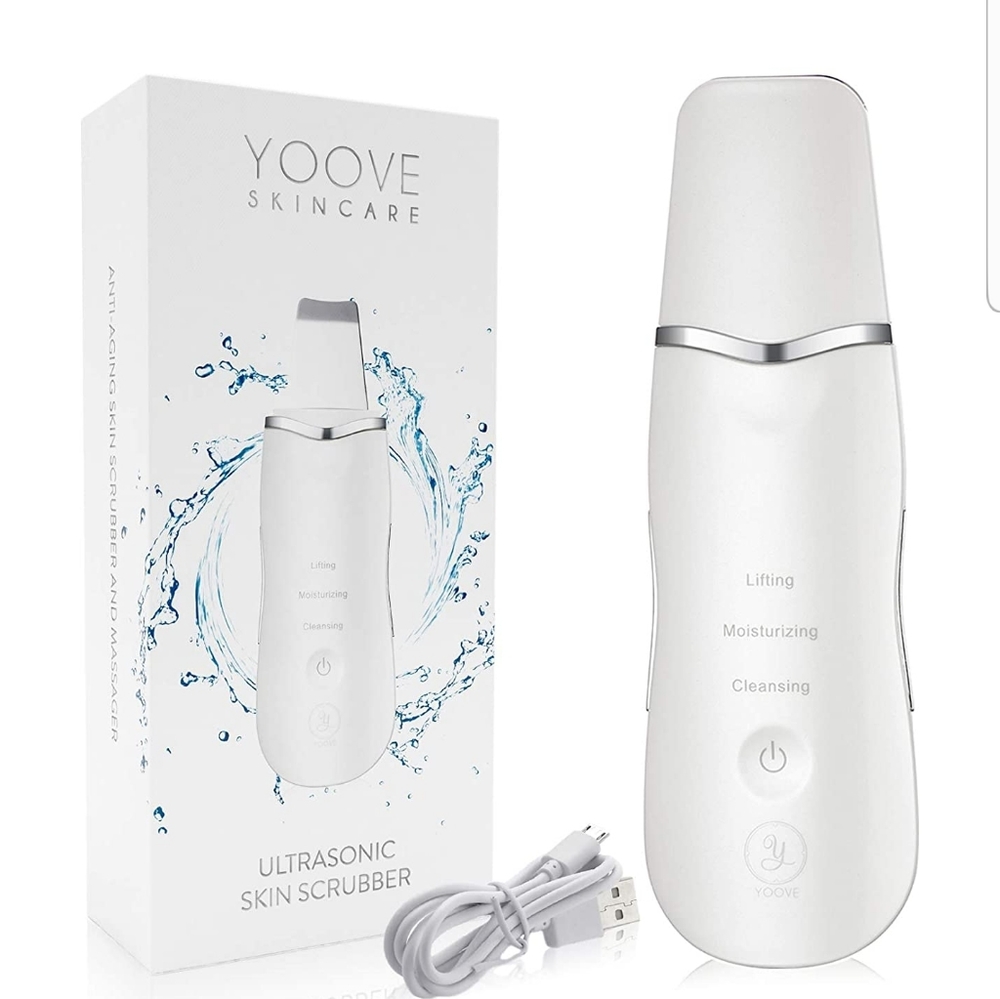 Ultrasonic facial scrubbing extractor